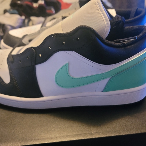 Jordan 1 Glow